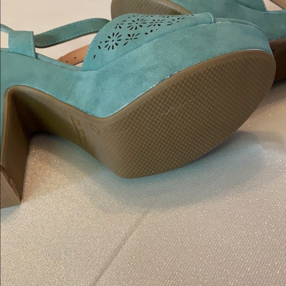 Block Heel Platform Vegan Suede Sandal - Picture 7 of 8